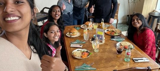 Indiase studenten op bezoek