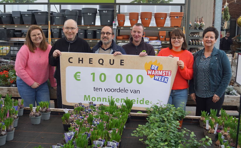Tuincentrum schenkt 10.000 euro aan zorginstelling Monnikenheide: “Hele fijne samenwerking met vrijwilliger Jan”